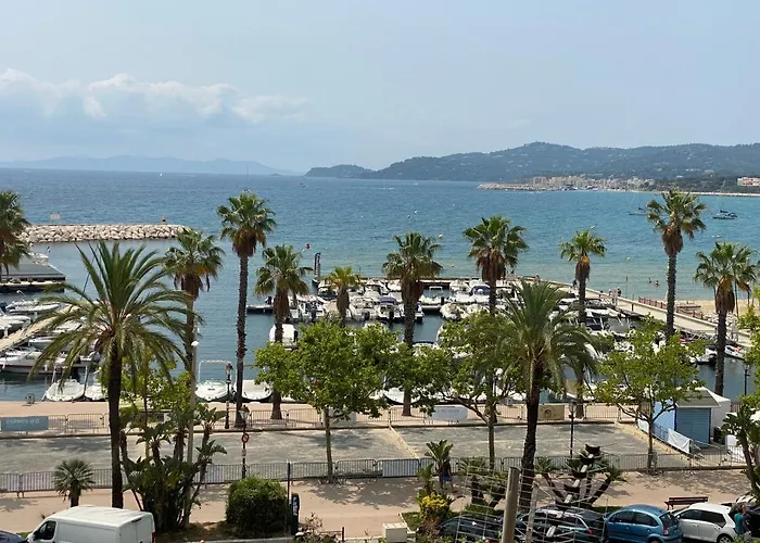 T2 Coquet Plein Centre Vue Mer Exceptionnelle. Appartement