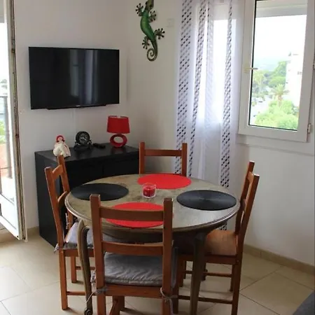 Appartamento T2 Coquet Plein Centre Vue Mer Exceptionnelle. Le Lavandou